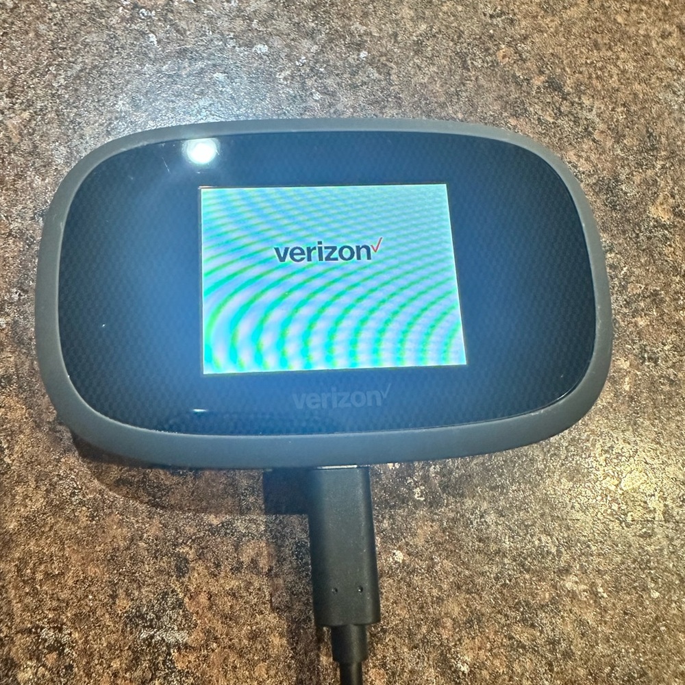 Jetpack Mifi Personal Hotspot WiFi 8800l Verizon internet box